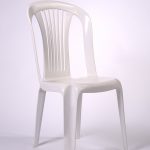 location de mobilier pour événements : Chaise en résine blanche